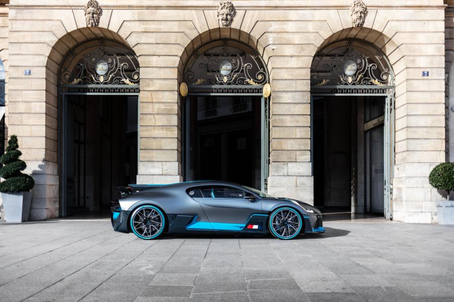  Bugatti Divo 2018 года  (фото 36 из 46)